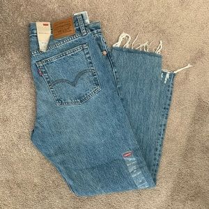 *SOLD* Womens Levis Wedgie Icon Jeans